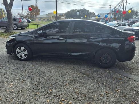Used 2017 Chevrolet Cruze LS image 4