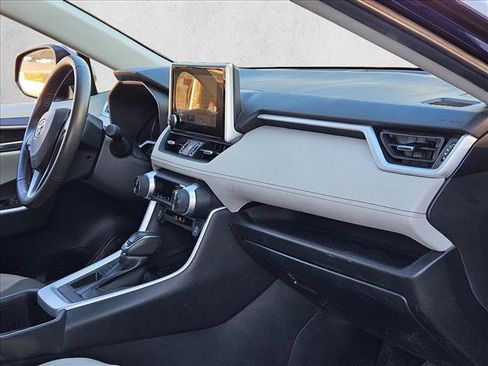 Used 2023 Toyota RAV4 XLE Premium image 25