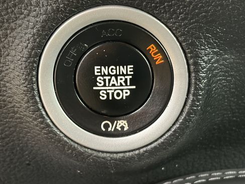 Used 2020 Dodge Challenger SXT RWD image 17
