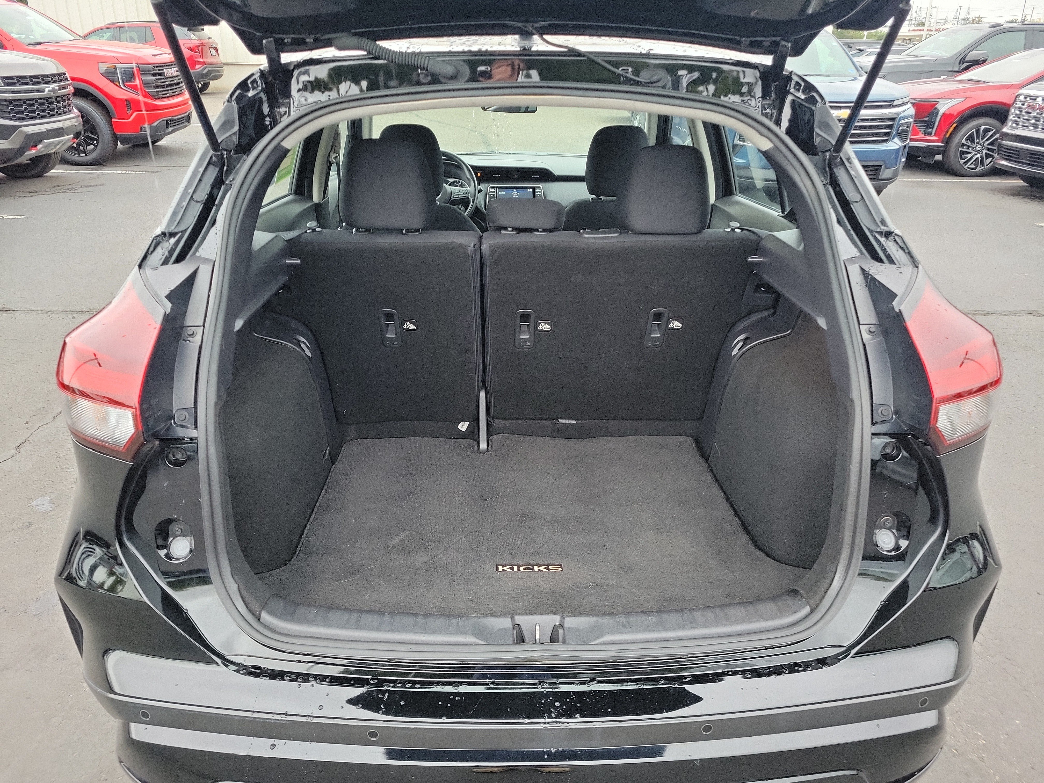 Used 2023 Nissan Kicks S FWD image 7