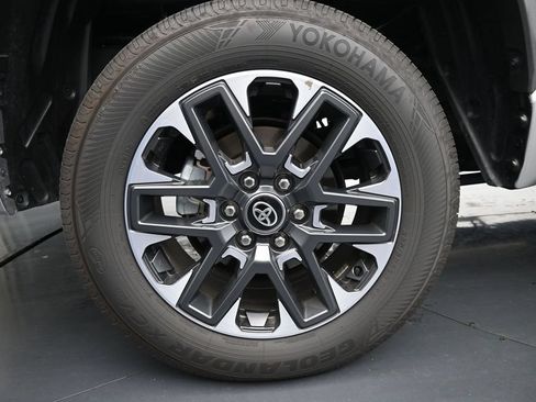 Used 2026 Toyota Tundra Limited AWD/4WD image 10