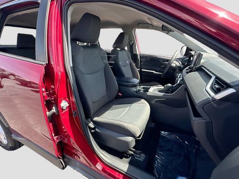 Used 2020 Toyota RAV4 XLE FWD image 25