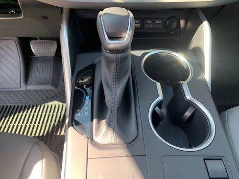 Used 2023 Toyota Highlander XLE image 23