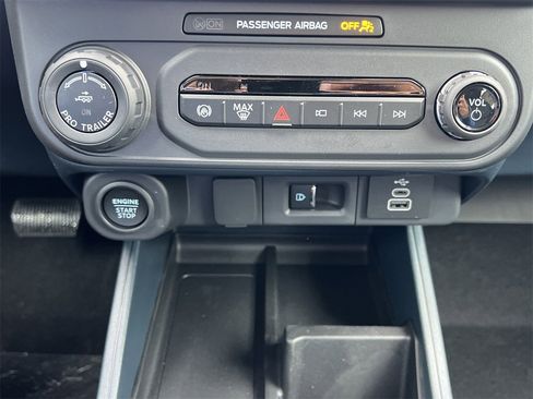 New 2026 Ford Maverick Lariat w/ Black Appearance Package image 6