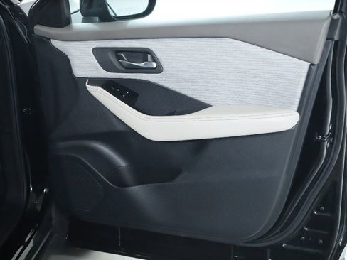 Certified 2023 Nissan Rogue SV image 32