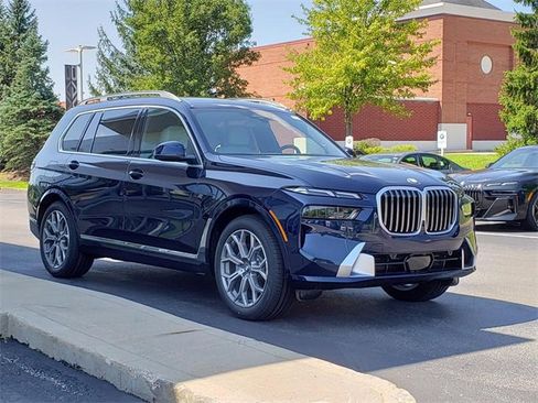 New 2026 BMW X7 xDrive40i w/ Premium Package image 3