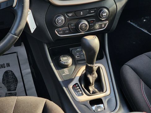 Used 2016 Jeep Cherokee 75th Anniversary AWD/4WD image 13
