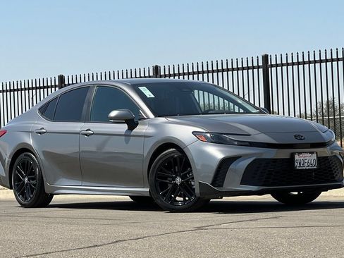 Used 2026 Toyota Camry SE FWD image 2