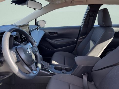Used 2025 Toyota Corolla LE image 13