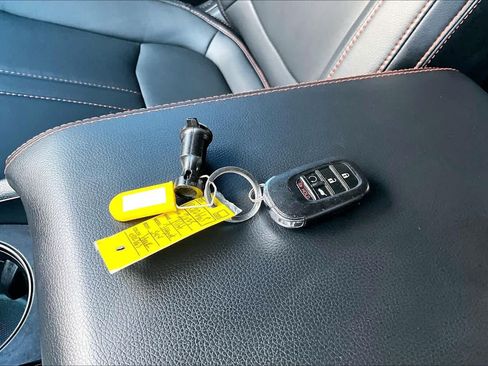 Used 2025 Honda Pilot TrailSport image 14