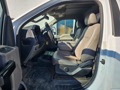 Used 2018 Ford F550 4x4 Regular Cab Super Duty image 17