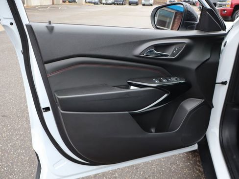 Used 2025 Chevrolet Trax RS w/ Sunroof Package image 9