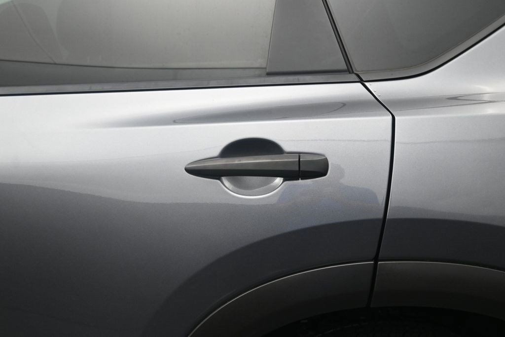 Used 2023 Nissan Rogue S AWD/4WD image 12
