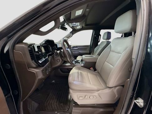 Used 2022 Chevrolet Silverado 1500 LTZ w/ LTZ Convenience Package II AWD/4WD image 21