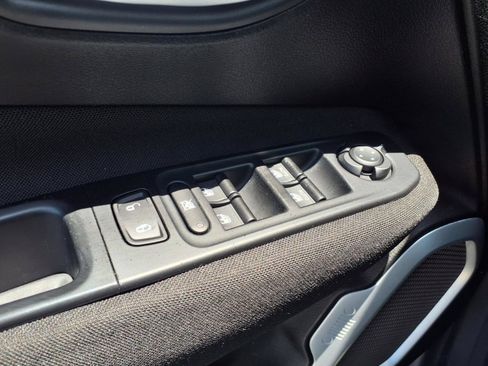 Used 2018 Jeep Renegade Latitude FWD image 14