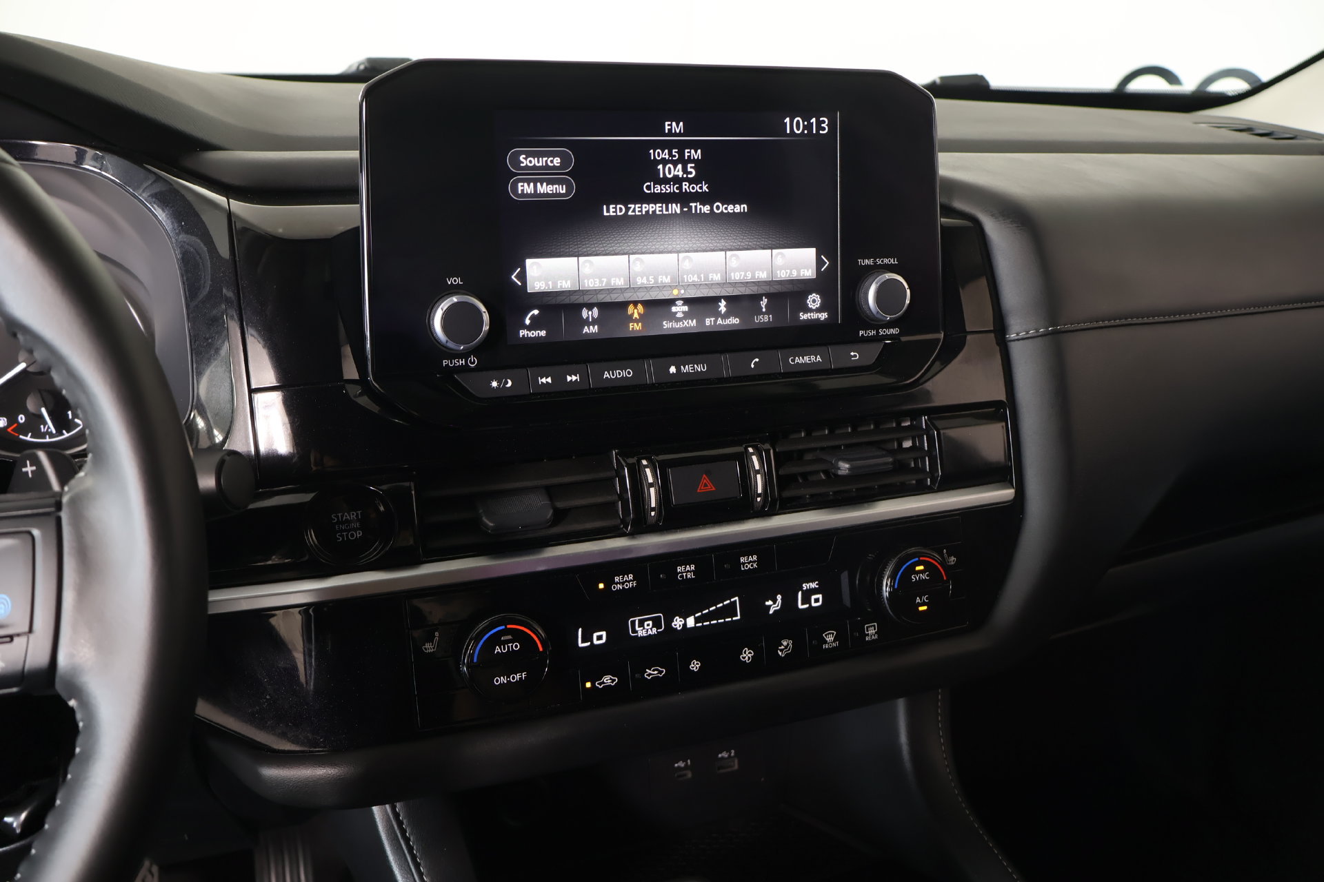 Used 2025 Nissan Pathfinder SV FWD image 5