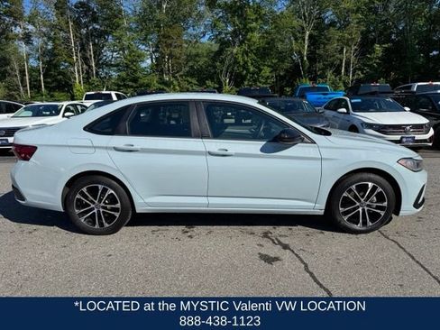 Certified 2025 Volkswagen Jetta Sport FWD image 4