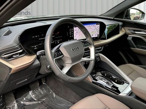 Used 2025 Audi Q5 Premium w/ Convenience Package AWD/4WD image 17