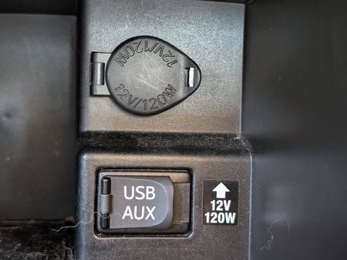 Used 2013 Toyota Camry XLE w/ Leather Pkg image 16