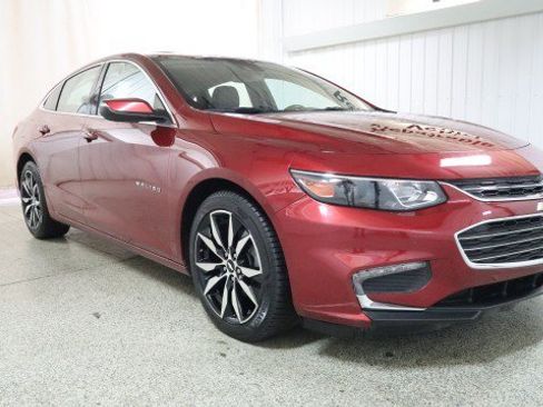 Used 2017 Chevrolet Malibu LT w/ Leather Package FWD image 5