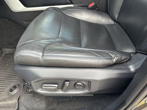 Used 2022 Toyota Tundra Platinum image 16