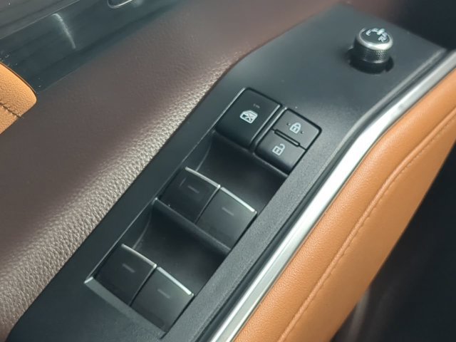 Certified 2020 Toyota Highlander Platinum AWD/4WD image 27