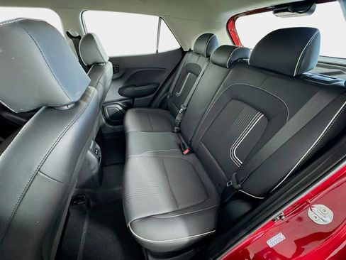 Used 2024 Hyundai Venue Limited image 23