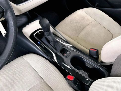 Used 2021 Toyota Corolla LE image 15