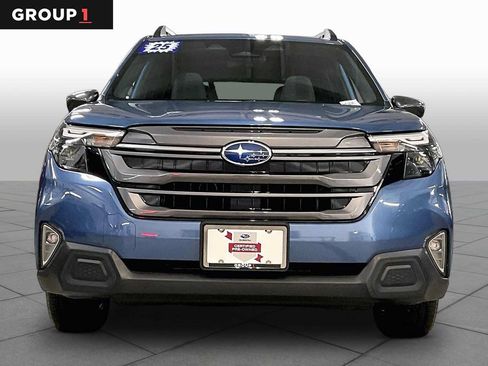 Used 2025 Subaru Forester Premium AWD/4WD image 4