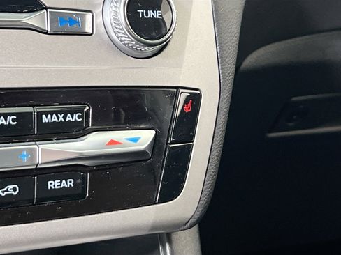 Used 2021 Ford Explorer XLT AWD/4WD image 19