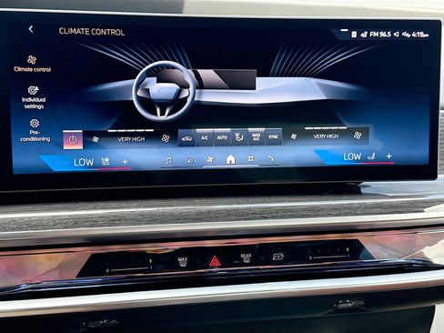 New 2026 BMW 750e xDrive AWD/4WD image 34