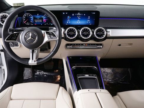 Used 2025 Mercedes-Benz GLB 250 4MATIC image 25