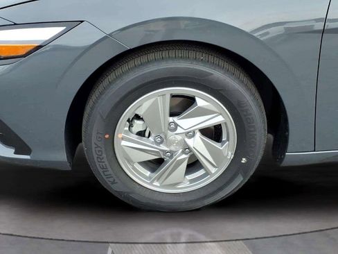 New 2026 Hyundai Elantra SE FWD image 8