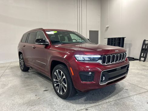 Used 2023 Jeep Grand Cherokee L Overland w/ Advanced Protech Group III AWD/4WD image 4