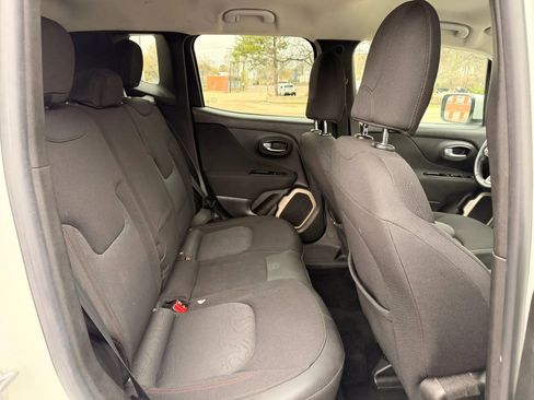 Used 2015 Jeep Renegade Latitude AWD/4WD image 18