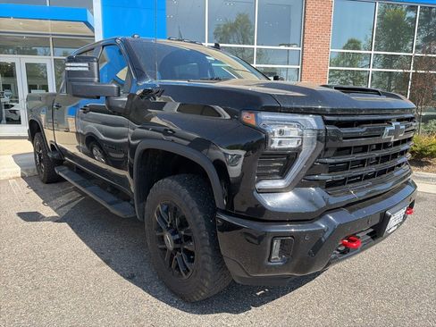 Used 2025 Chevrolet Silverado 2500 LT w/ Trail Boss Package image 2