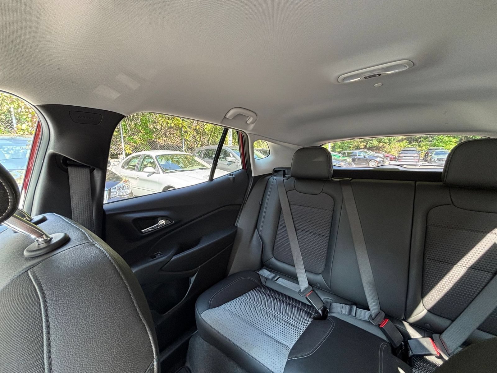 Used 2025 Chevrolet Trax LT w/ LT Convenience Package FWD image 37