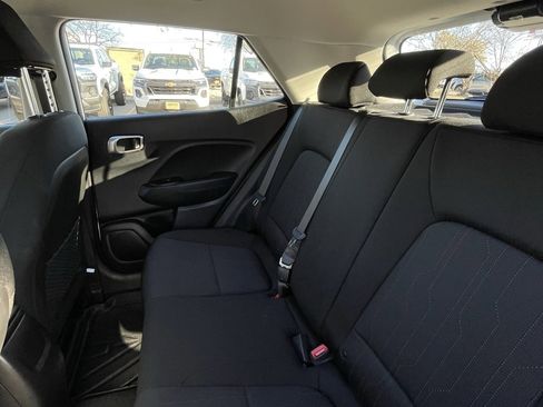 Used 2025 Hyundai Venue SE image 22