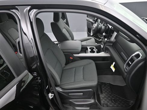 New 2026 RAM 1500 4x4 Crew Cab image 19