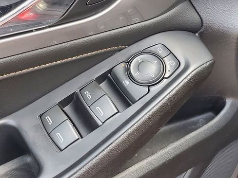 Used 2021 Chevrolet Traverse LT image 20