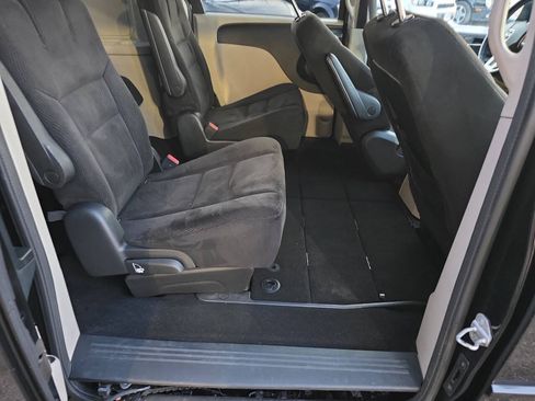 Used 2015 Dodge Grand Caravan SE w/ Quick Order Package 29E SE FWD image 19