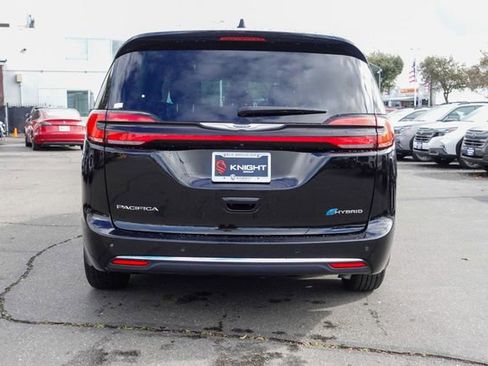 Used 2024 Chrysler Pacifica Select image 7