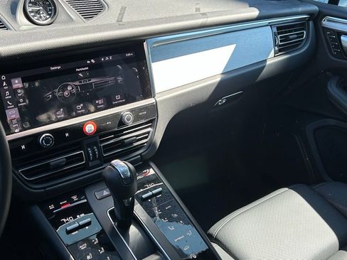 Certified 2026 Porsche Macan image 28