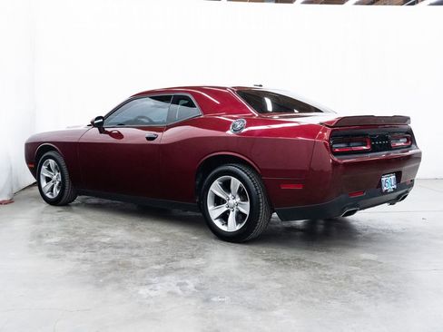 Used 2018 Dodge Challenger SXT RWD image 4