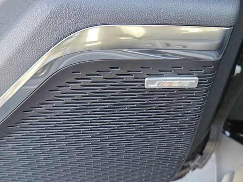 Used 2025 Chevrolet Traverse LT w/ Enhanced Driving Package image 24