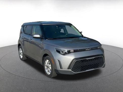 Used 2025 Kia Soul LX w/ LX Technology Package FWD image 3