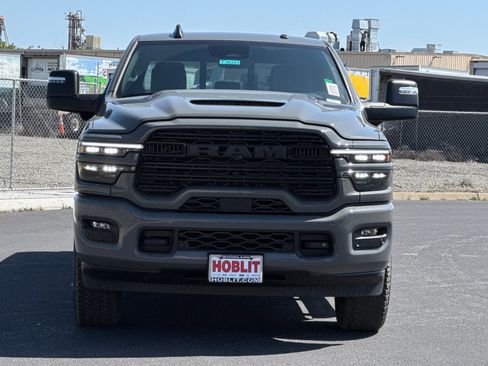 New 2026 RAM 2500 Laramie AWD/4WD image 8