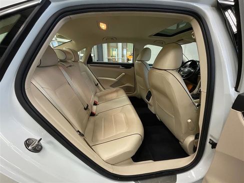 Used 2018 Volkswagen Passat 2.0T SE FWD image 24