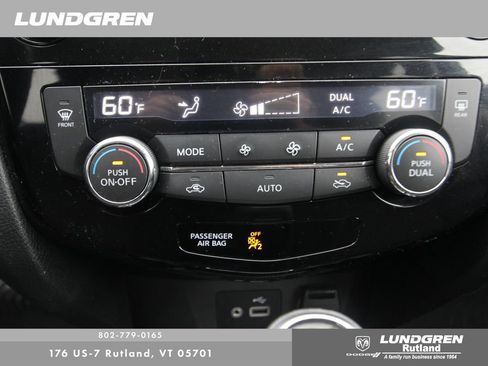 Used 2018 Nissan Rogue SV AWD/4WD image 16