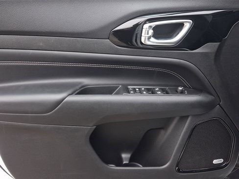 Used 2022 Jeep Compass Latitude w/ Sun and Sound Group image 13